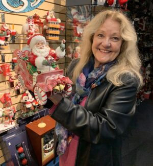 Musical-Santa-in-Car-and-Lisa