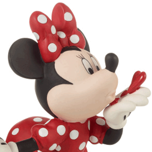 Minnie-Blowing-Kisses-close
