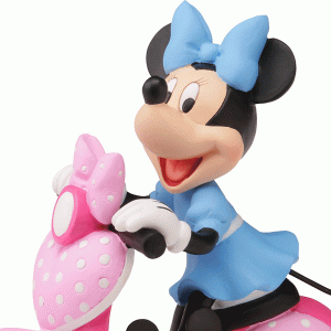 Minnie-Mouse-Parade-close