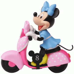 Minnie-Mouse-Parade-side