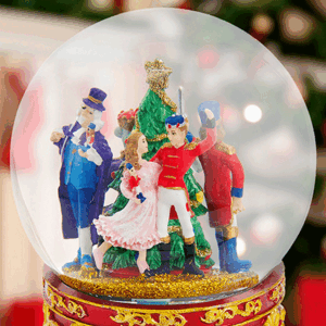 Red-Nutcracker-Globe-display-close